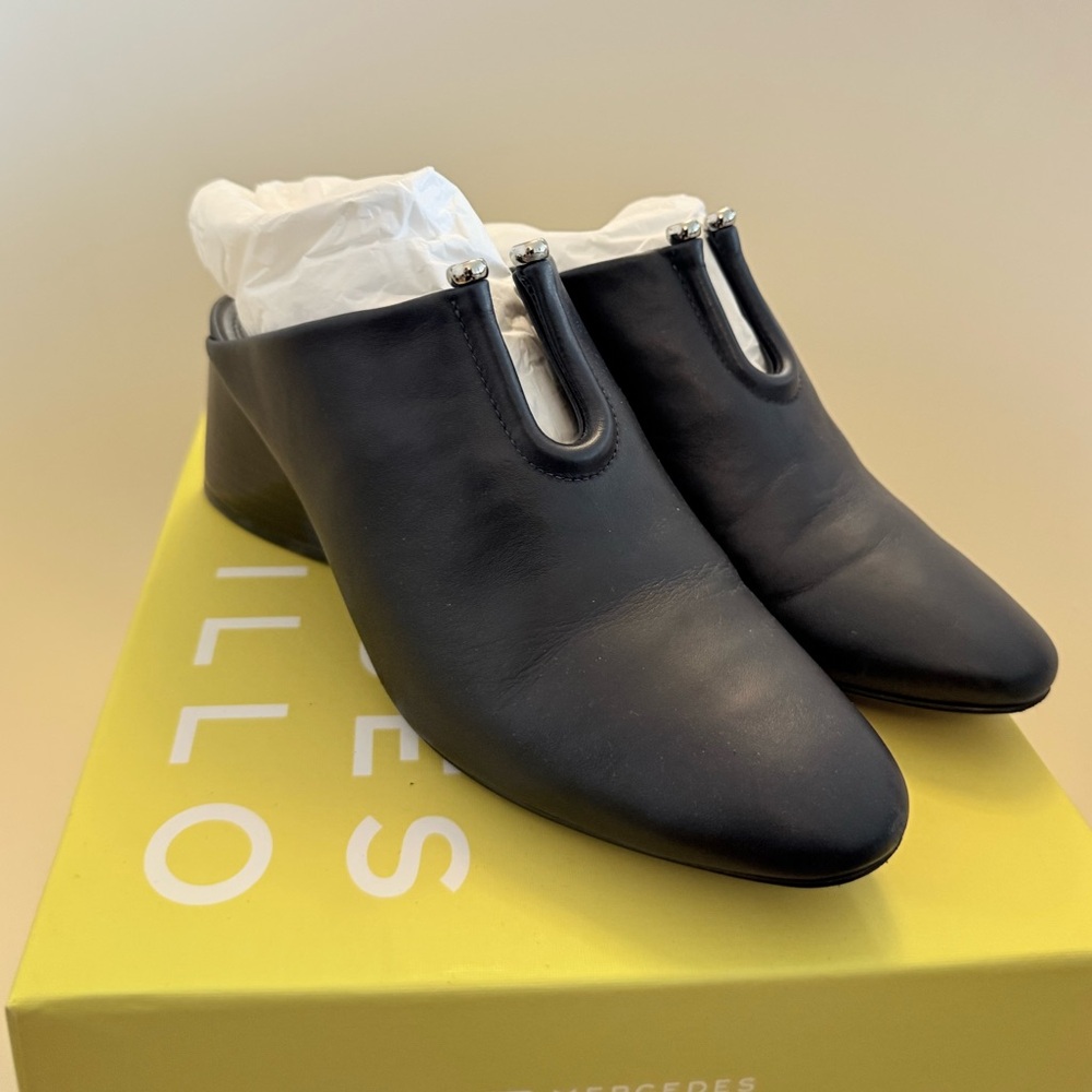 Mercedes Castillo Block Heel Navy Mules